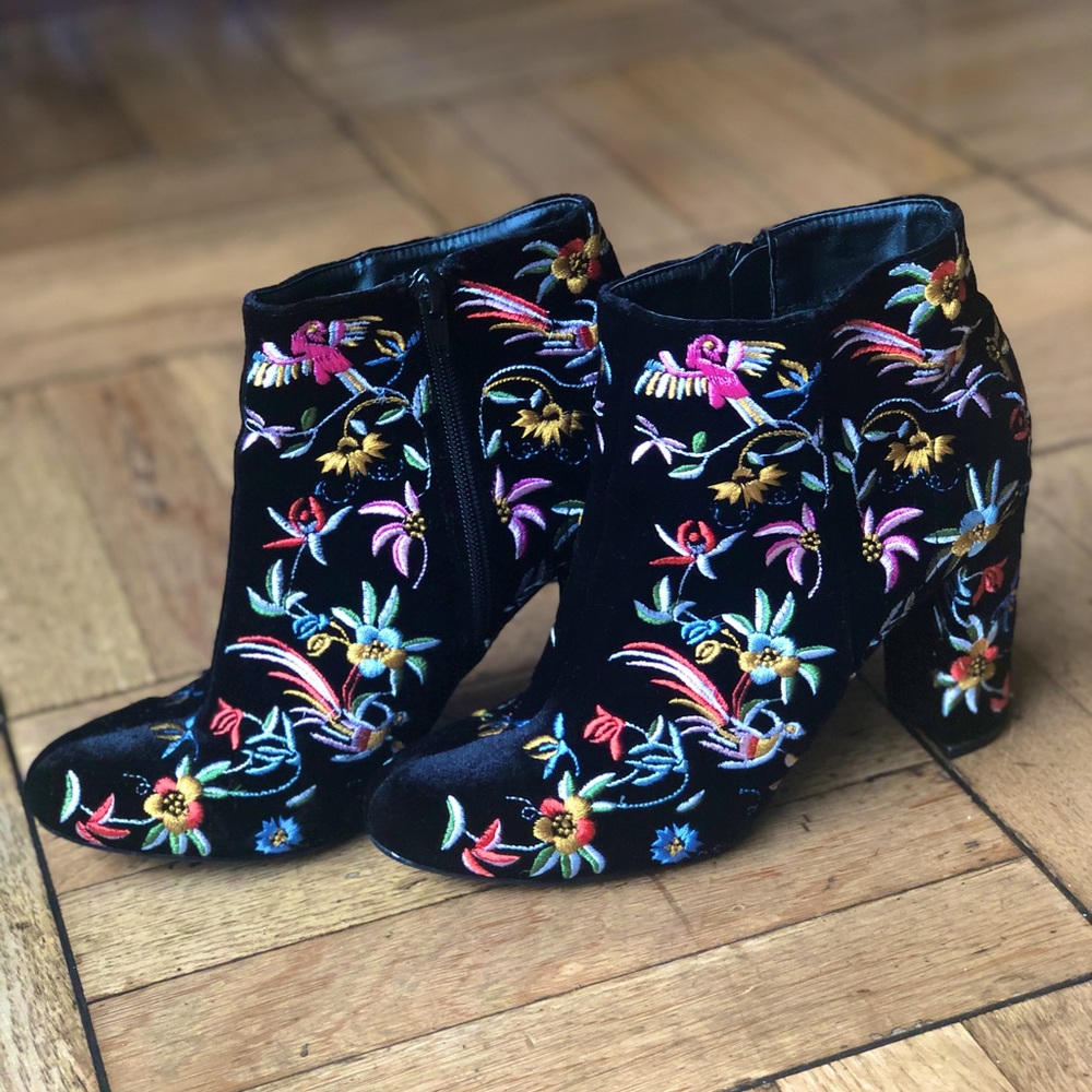 Embroidered ankle booties (brand new)